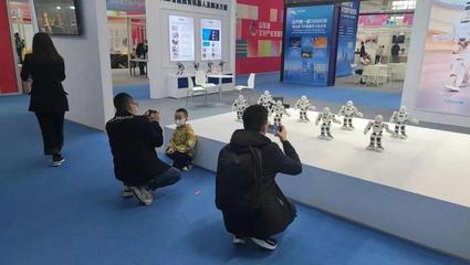 科技共情，舞动未来 首届东北亚创博会中人形机器人引领数字创意新浪潮